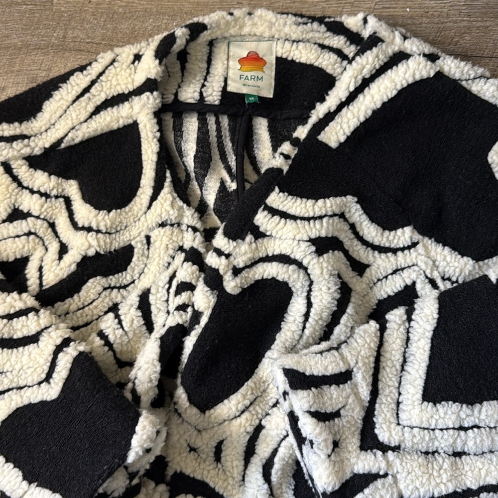 Farm Rio Wild Hearts Tie-Belt Fleece Coat Size XS - Picture 2 of 7